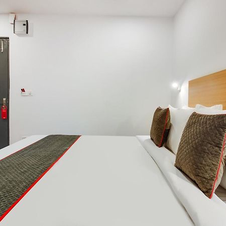 Super Townhouse The Cinco Hotel Near Esi Hospital Hajdarabad Zewnętrze zdjęcie
