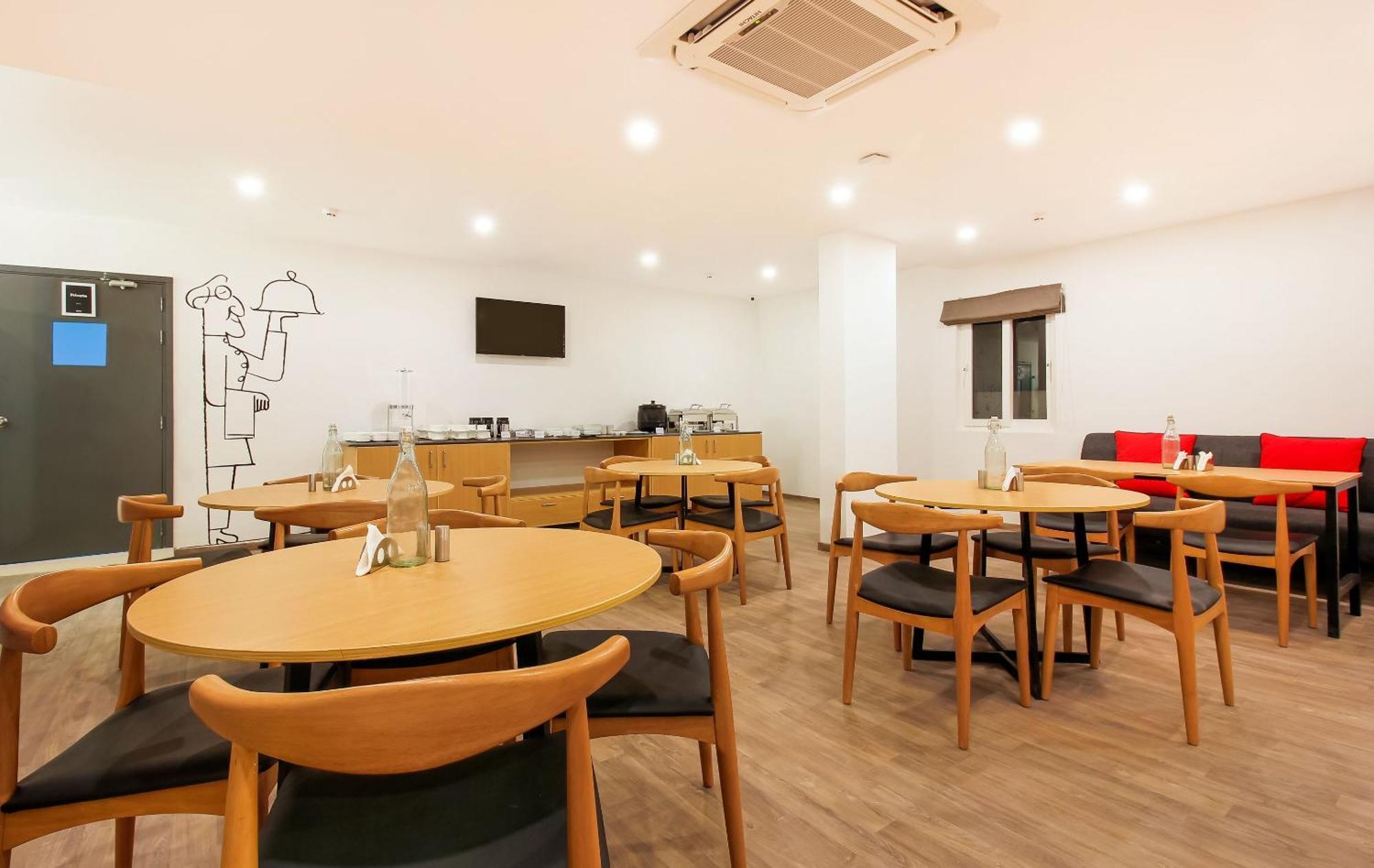 Super Townhouse The Cinco Hotel Near Esi Hospital Hajdarabad Zewnętrze zdjęcie