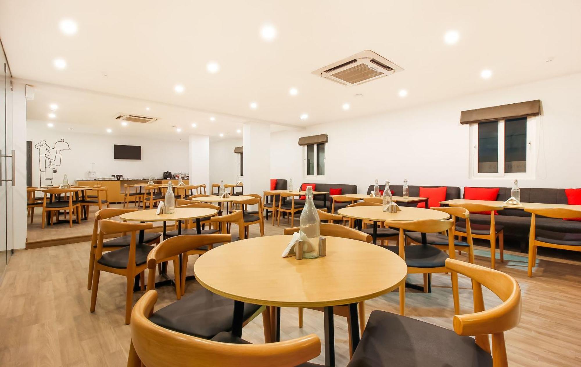 Super Townhouse The Cinco Hotel Near Esi Hospital Hajdarabad Zewnętrze zdjęcie