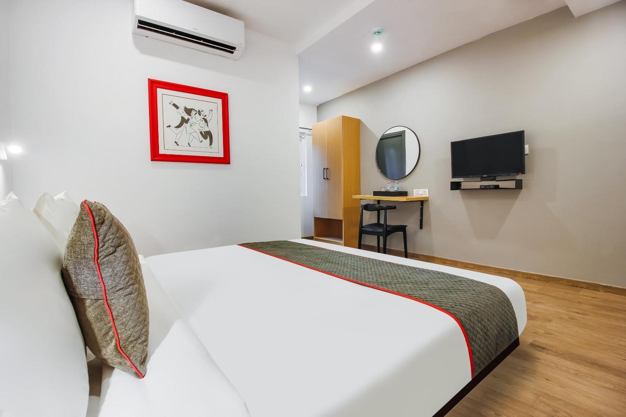 Super Townhouse The Cinco Hotel Near Esi Hospital Hajdarabad Zewnętrze zdjęcie