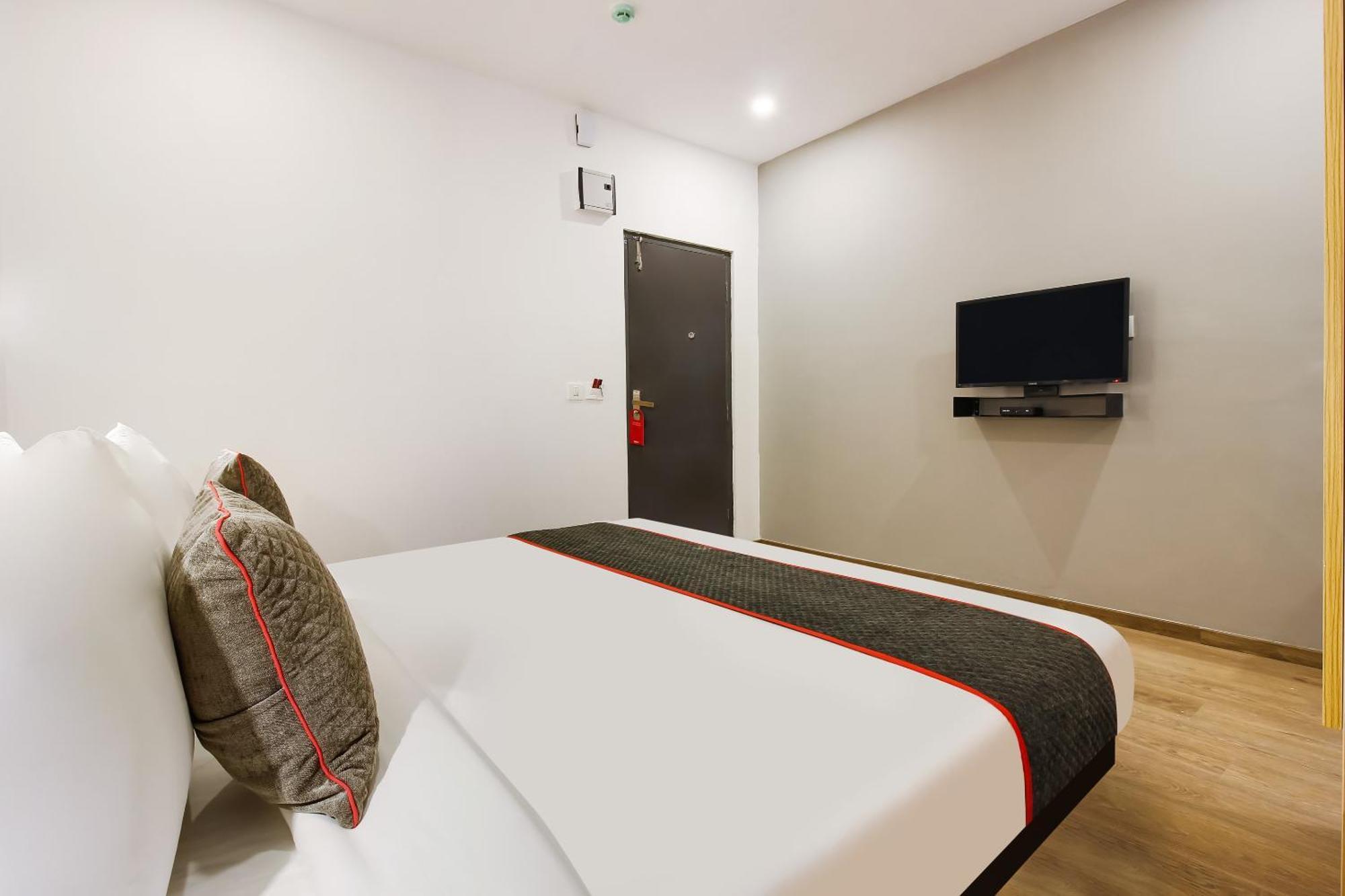 Super Townhouse The Cinco Hotel Near Esi Hospital Hajdarabad Zewnętrze zdjęcie