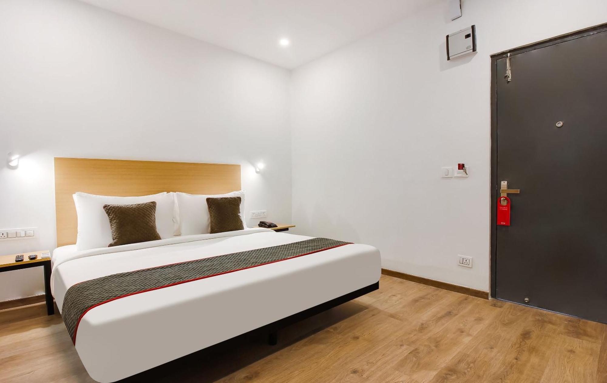 Super Townhouse The Cinco Hotel Near Esi Hospital Hajdarabad Zewnętrze zdjęcie