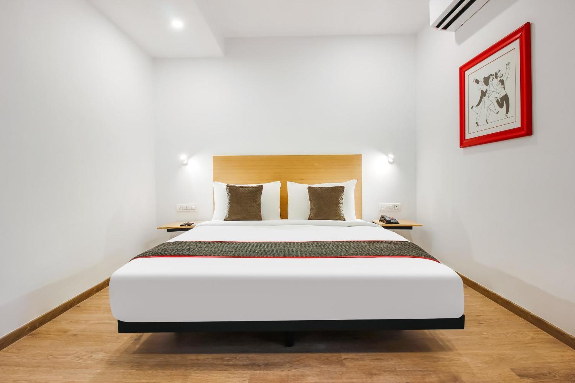 Super Townhouse The Cinco Hotel Near Esi Hospital Hajdarabad Zewnętrze zdjęcie