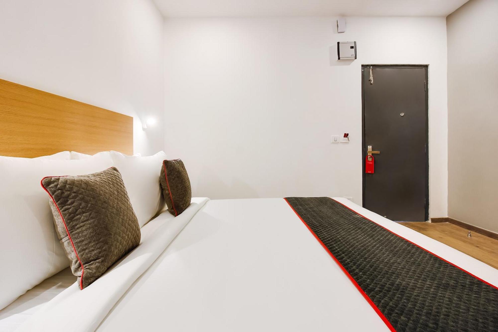 Super Townhouse The Cinco Hotel Near Esi Hospital Hajdarabad Zewnętrze zdjęcie