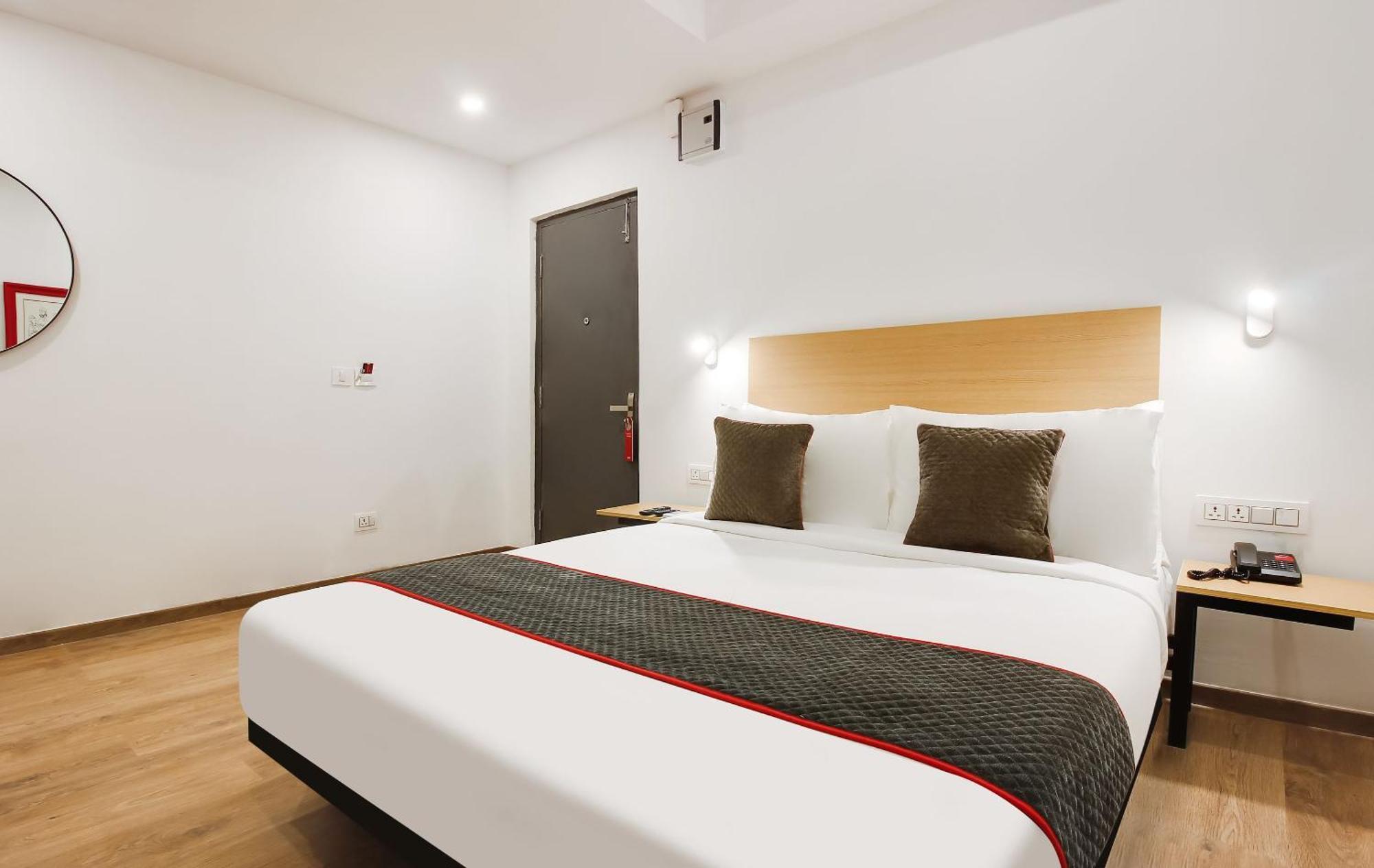 Super Townhouse The Cinco Hotel Near Esi Hospital Hajdarabad Zewnętrze zdjęcie