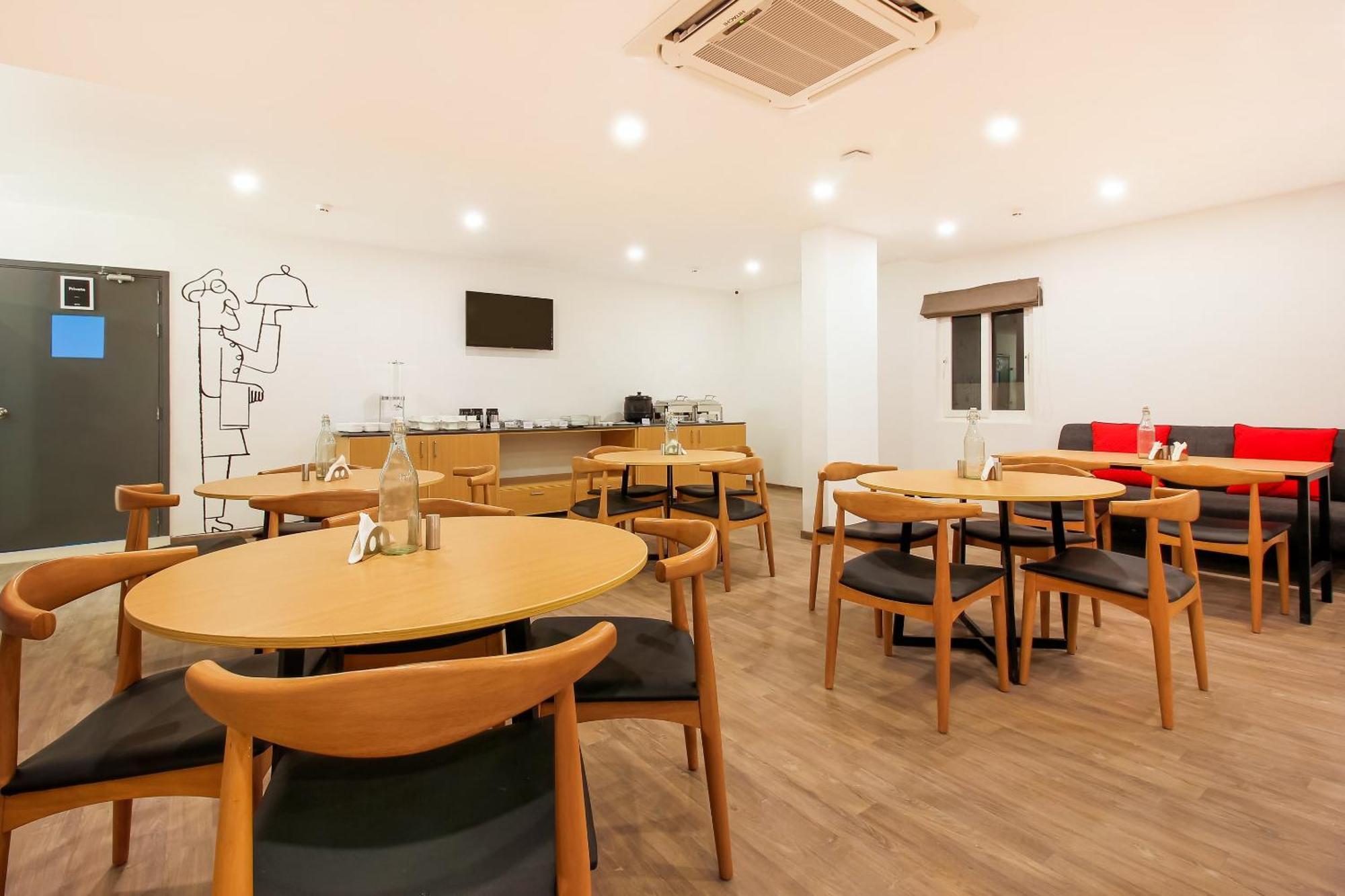 Super Townhouse The Cinco Hotel Near Esi Hospital Hajdarabad Zewnętrze zdjęcie