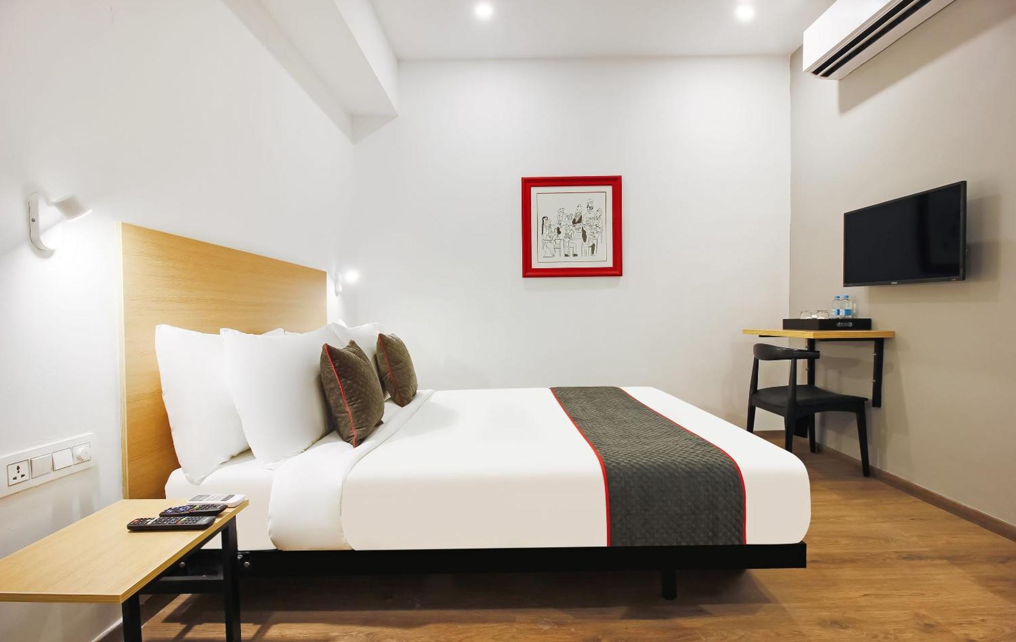 Super Townhouse The Cinco Hotel Near Esi Hospital Hajdarabad Zewnętrze zdjęcie