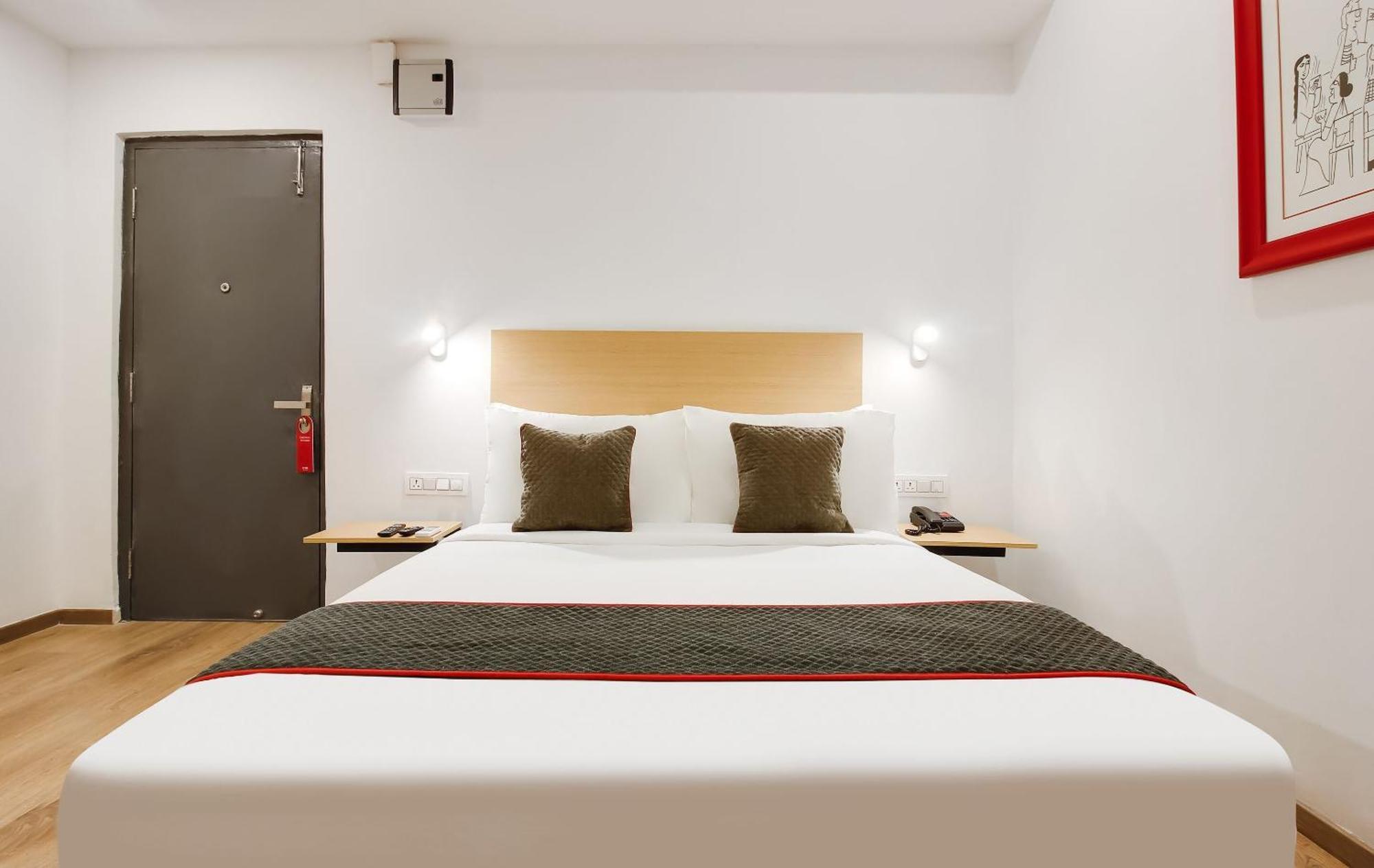 Super Townhouse The Cinco Hotel Near Esi Hospital Hajdarabad Zewnętrze zdjęcie