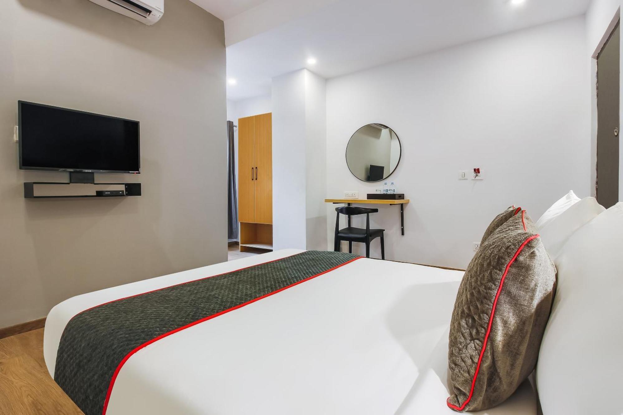 Super Townhouse The Cinco Hotel Near Esi Hospital Hajdarabad Zewnętrze zdjęcie