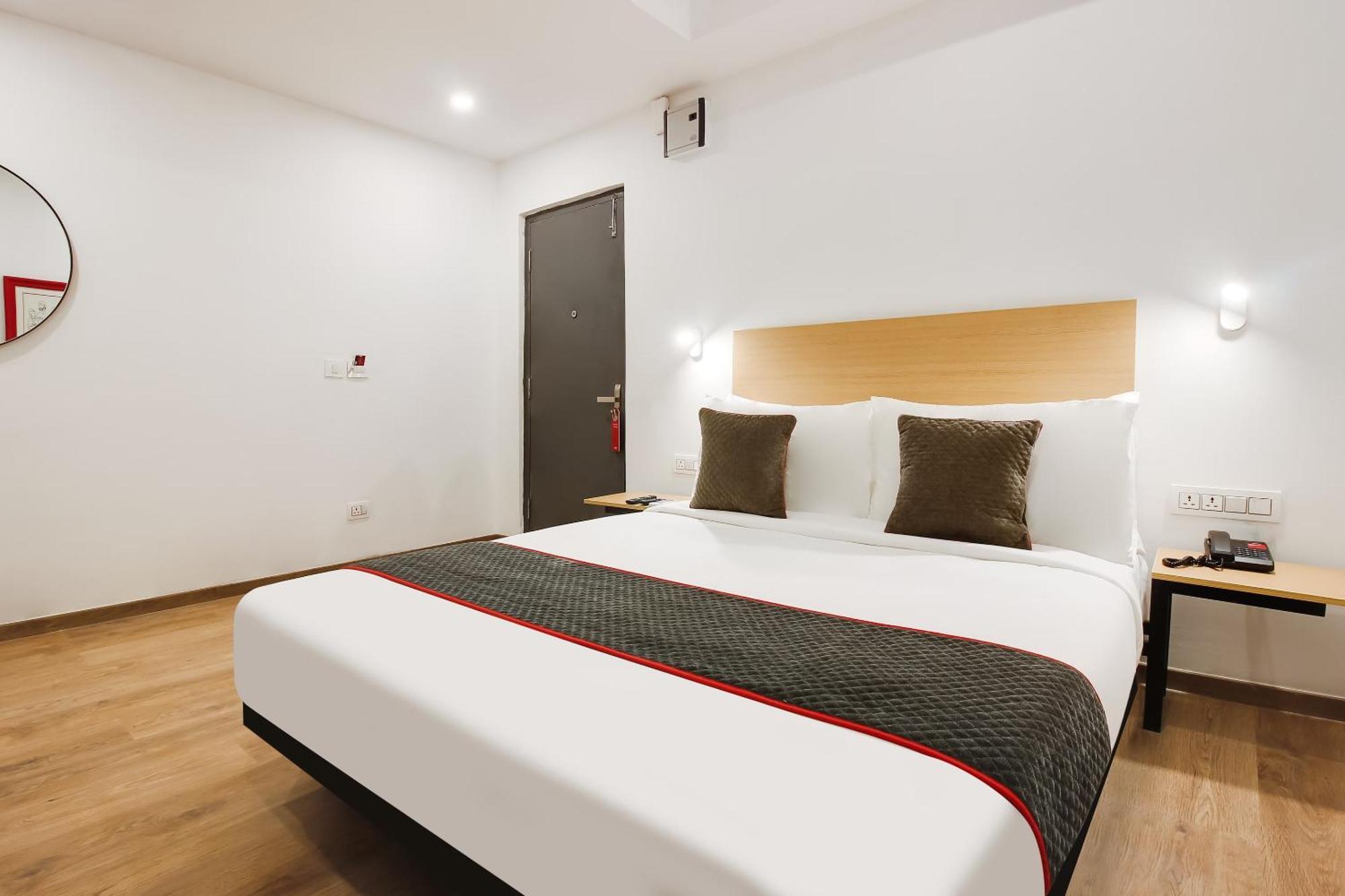 Super Townhouse The Cinco Hotel Near Esi Hospital Hajdarabad Zewnętrze zdjęcie