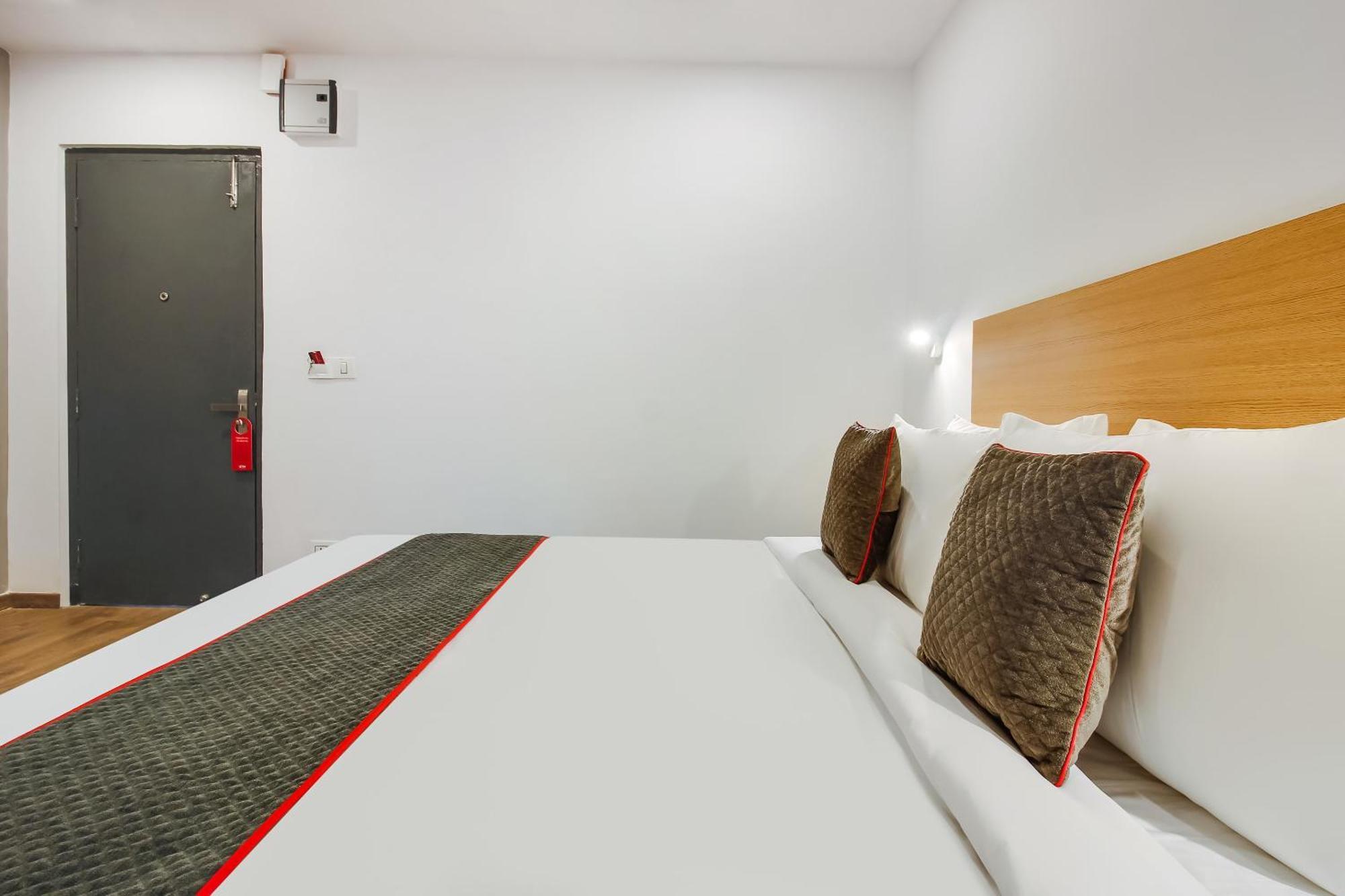 Super Townhouse The Cinco Hotel Near Esi Hospital Hajdarabad Zewnętrze zdjęcie