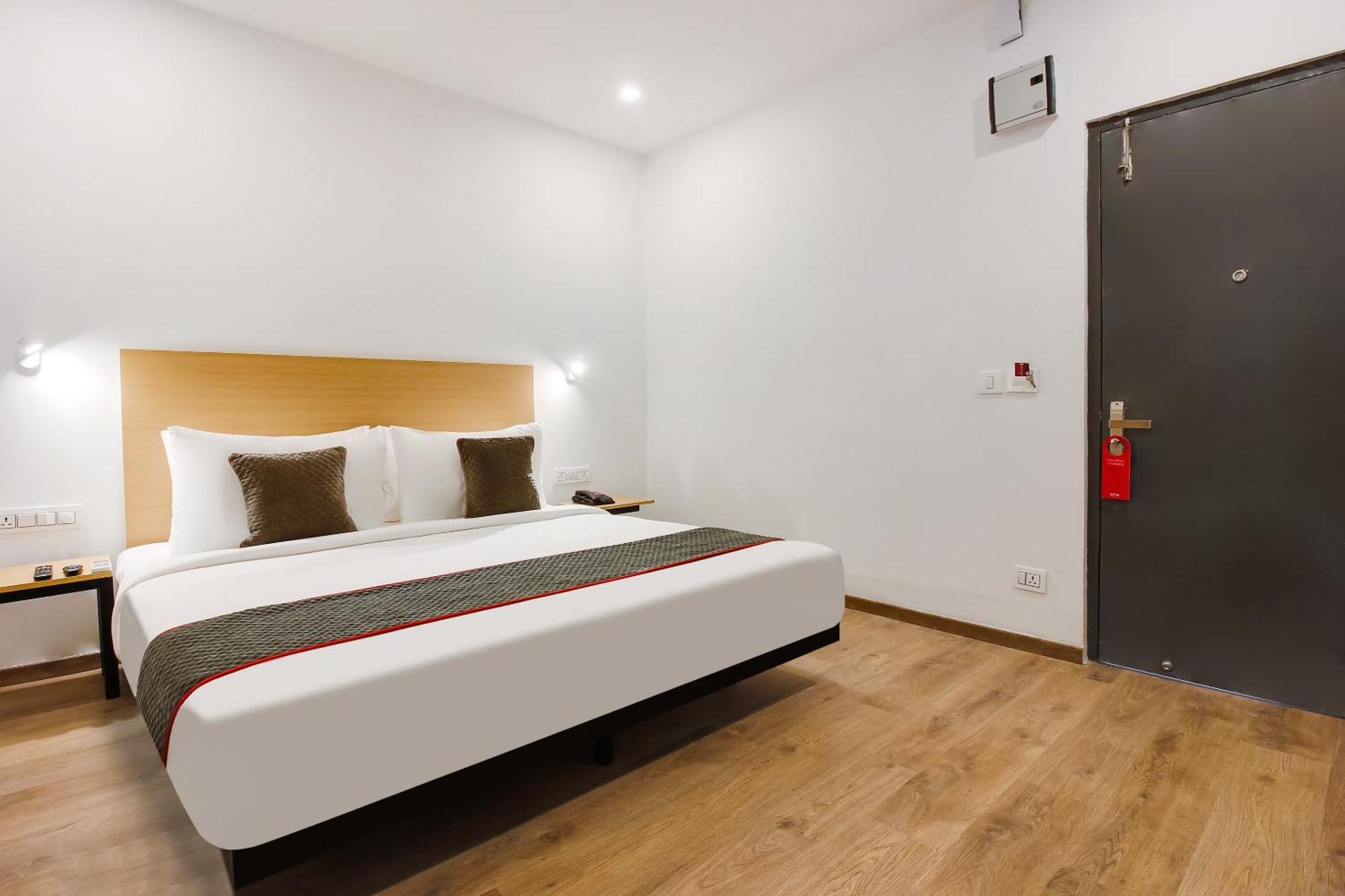 Super Townhouse The Cinco Hotel Near Esi Hospital Hajdarabad Zewnętrze zdjęcie
