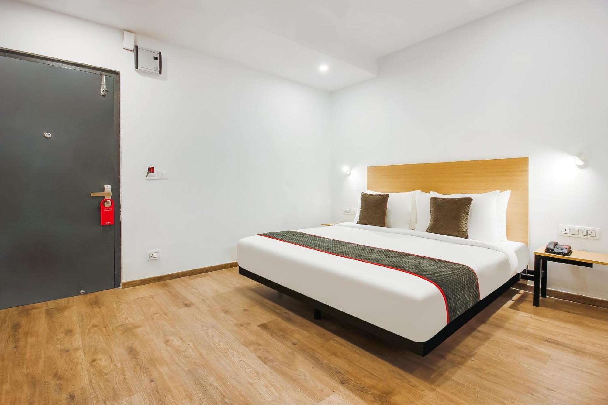 Super Townhouse The Cinco Hotel Near Esi Hospital Hajdarabad Zewnętrze zdjęcie