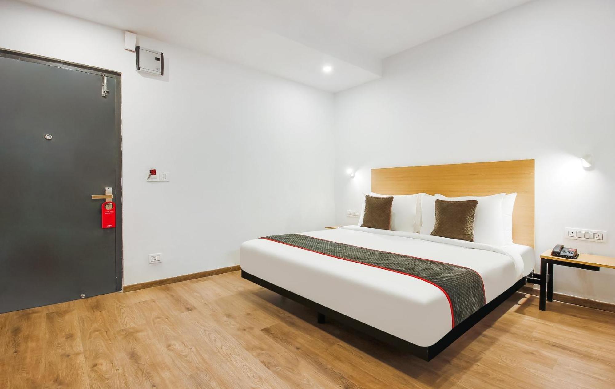 Super Townhouse The Cinco Hotel Near Esi Hospital Hajdarabad Zewnętrze zdjęcie