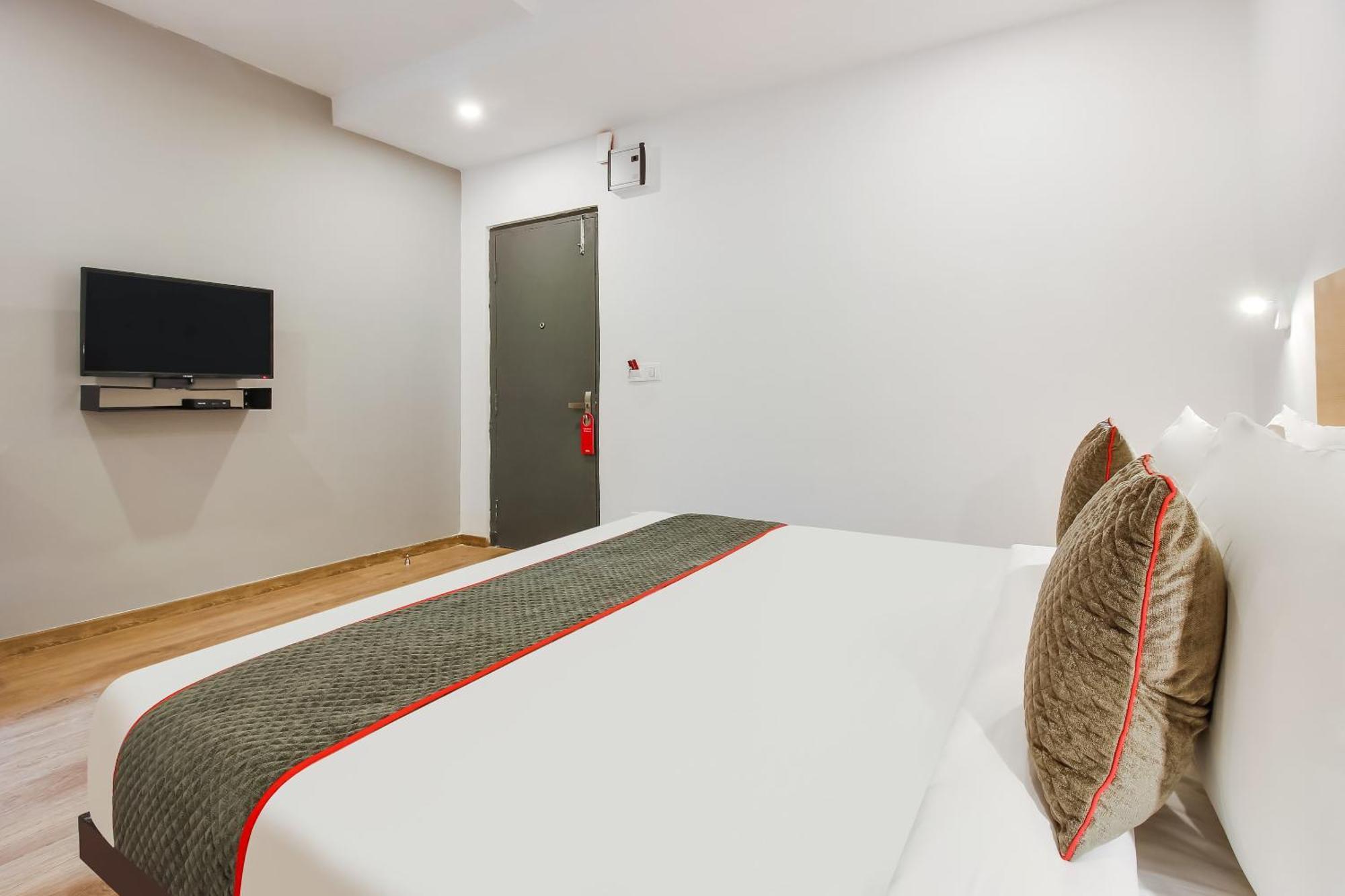 Super Townhouse The Cinco Hotel Near Esi Hospital Hajdarabad Zewnętrze zdjęcie