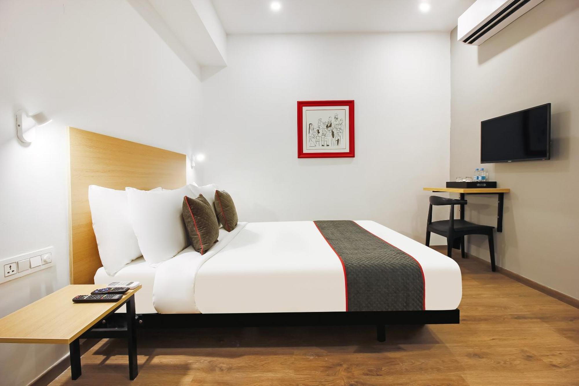 Super Townhouse The Cinco Hotel Near Esi Hospital Hajdarabad Zewnętrze zdjęcie