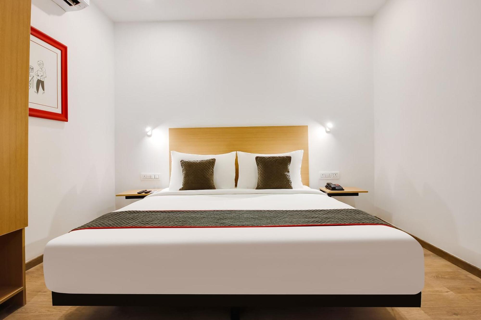 Super Townhouse The Cinco Hotel Near Esi Hospital Hajdarabad Zewnętrze zdjęcie