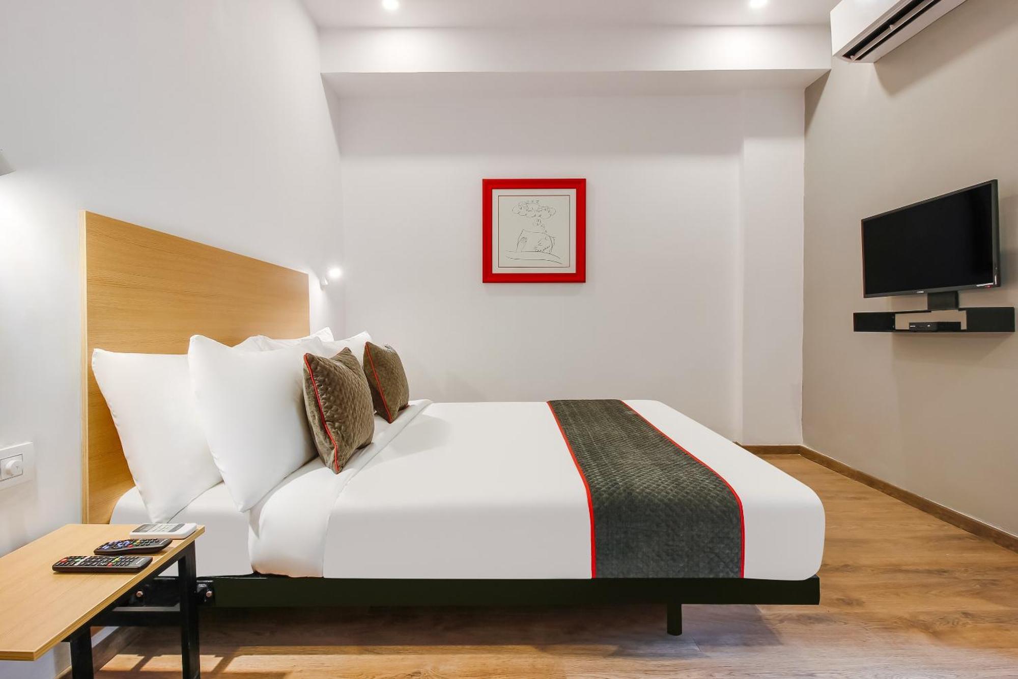 Super Townhouse The Cinco Hotel Near Esi Hospital Hajdarabad Zewnętrze zdjęcie